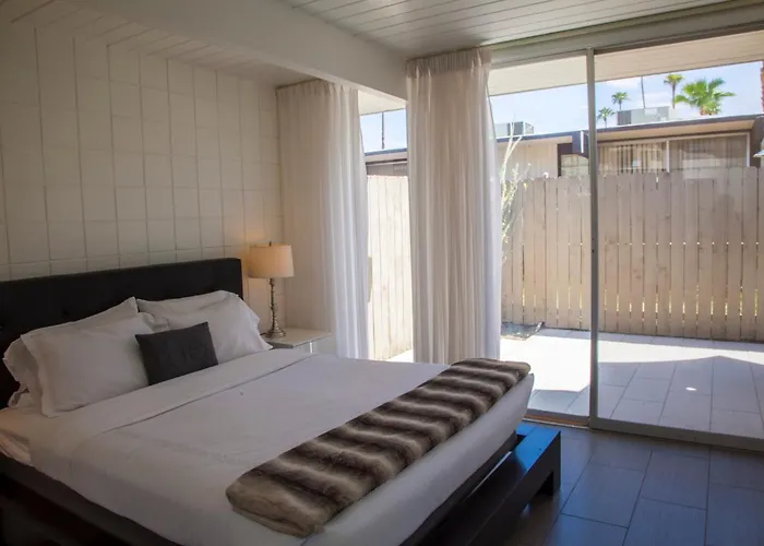 Ocotillo Lodge